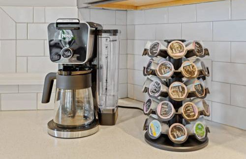 Luxurious 8BR Beach Duplex w Ocean Views - Photo 59