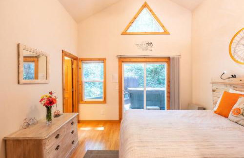 Vino Velo Retreat! Redwoods! Hot Tub!! Fire Table!! BBQ!! Game Room!! Fast WiFi!! Dog Friendly!! - Foto 23