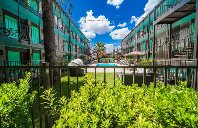 Charming King Bed 1BR w Pool 5 Min to DT - Foto 18