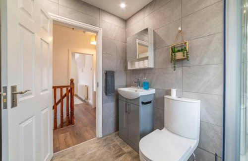 Beautiful Three Bedroom House - Manchester Escape - Foto 29