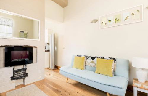 CV37 9HF The Tack Room Shottery · Charming 1Bed in Shottery with secure Parking Pass The Keys - Photo 10