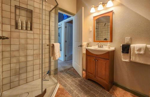 Hanging Glacier Chalet - Photo 37