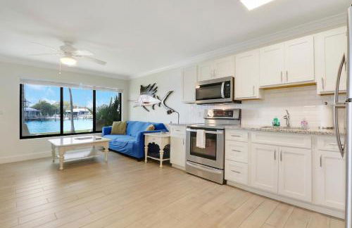 Sailfish Suites 5 - Waterfront Lodging - Photo 9