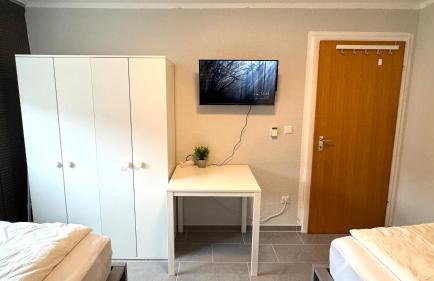 DUTTI'S HOME - Apartment B I 2 Rooms I 4 Beds I Kitchen I WiFi I TV I Parking I Autobahn - Foto 13