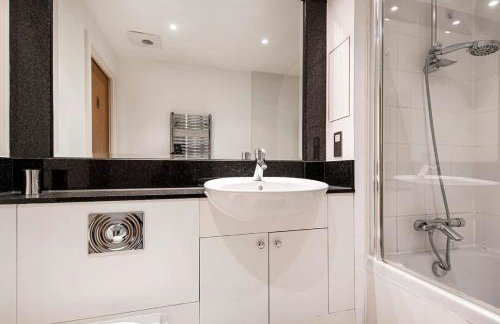 Central 2 bed with Large Terrace - Photo 16