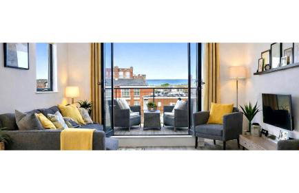 Margate Penthouse Private Balconies Sea Glimpses Gated Parking Air-Con The Penthouse Margate - Photo 1