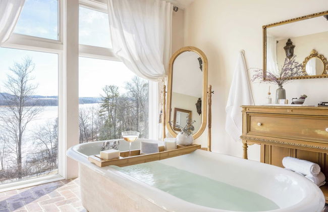 River House by Avantstay Historic & Secluded Estate on the Hudson River w/ Pool Sleeps 24! - Foto 27