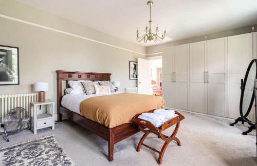 Cotswold Cheltenham, whole house with hot tub - Photo 47