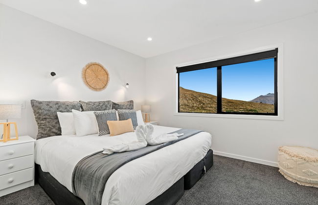 A LUCKIE CHARM - 5-BEDROOM TOWNHOUSE - Foto 3