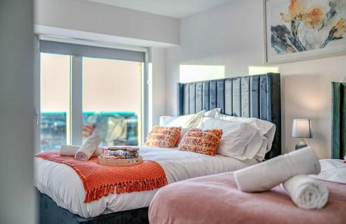 2-BR Flat - City & Town Centre View -1 Minute to Train & Tram Station - Sleeps 5 - Foto 35