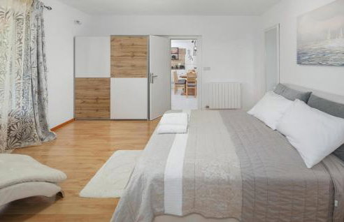 Lovely Home In Tinjan - Photo 37