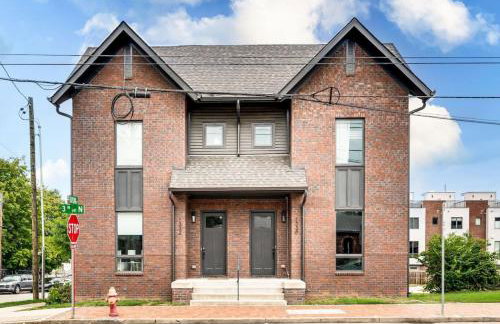 Luxury and Spacious Home with Private Garage and Fire Pit - Foto 11