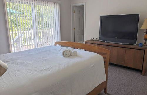 Cheerful 4Br Water View Lakehouse with Dock & More - Foto 28