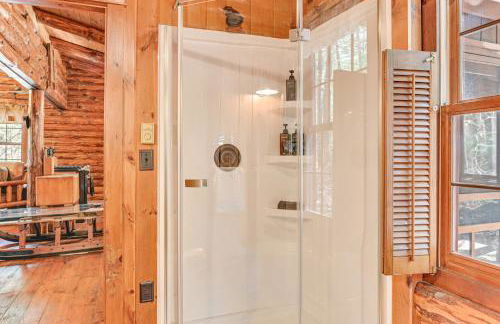 Lake and Beach Access at Lake Luzerne Cabin! - Foto 18