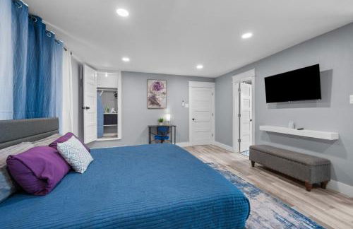 Modern Studio Retreat with Workspace in Houston - Foto 8