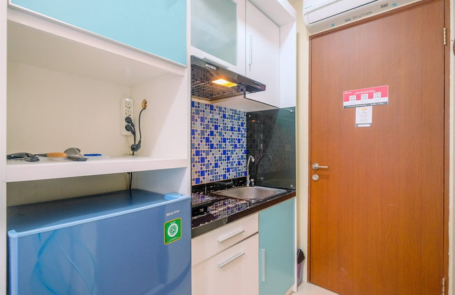 Homey And Cozy Living Studio Room At Tifolia Apartment - Foto 4