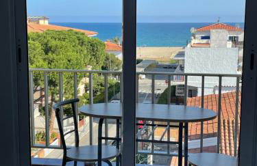 Acogedor estudio en la playa, con vistas al mar, y piscina comunitaria - Foto 1