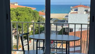 Acogedor estudio en la playa, con vistas al mar, y piscina comunitaria - Foto 1