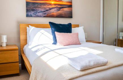 The Canal House 2BR Central Garden Parking - Photo 12