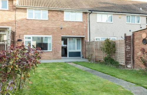 Clicketts - 3-Bedroom, Full Entire House, Sleeps 6 guests, Free wifi, Street Parking, Smart TV, Basildon, Essex London - Foto 34