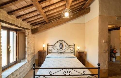 Elegant Stone House w/ Pool - Foto 11