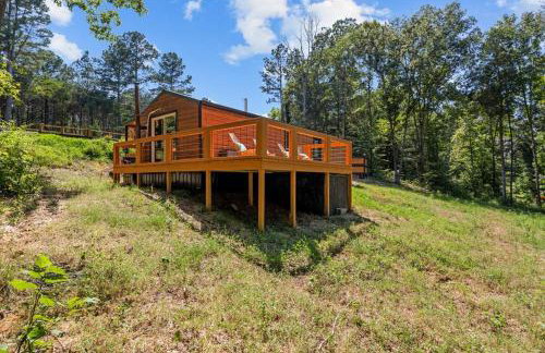 The Heartwood Hideaway-Charming Cabin Getaway-Trails, Creek, and Starry Nights - Foto 29