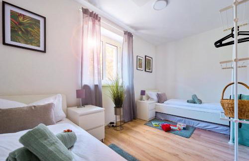 Praktisch&Zentral für Gruppen und Firmen-3 Schlafzimmer- 6 Personen-Parkplatz-Balkon-Stadtmitte-schnelles WLAN - Foto 2