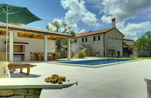 Holiday Home in Rojnici With Private Pool - Photo 4