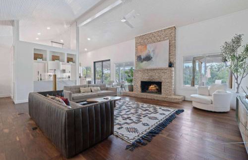 Luxurious Modern Retreat with Private Pool & Patio - Foto 12