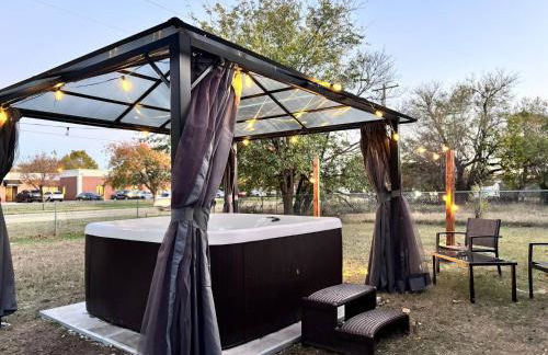 King, Gazebo & Private HotTub~ WestWichita - Photo 27