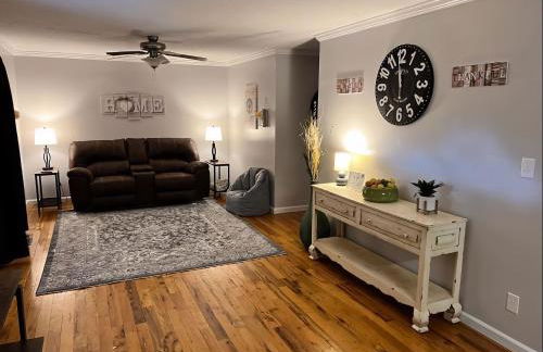 Kid-Friendly Townhouse Near Lake & Sports Complex - Foto 1