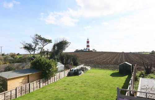 4 bed house 50 yards from the beach & lighthouse - Photo 36