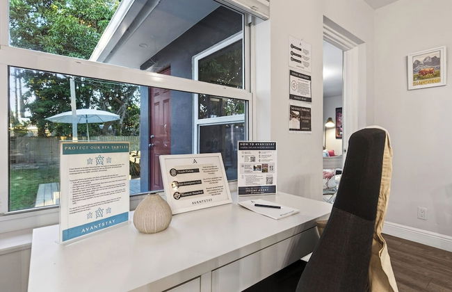 Hot Tub, Firepit, Deck | 10mins to Beach | Middle Terrace Cottage by AvantStay - Foto 16