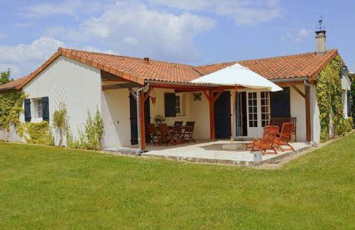 Villa in France with Pool and Private Garden - Foto 1