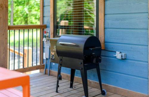 Luxury Winter Cabin! Hot Tub - Fire Pit - Decks - Game Room - Foto 36