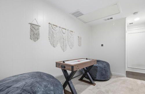 5BD Modern Farmhouse Retreat Sleeps 12 - Photo 24