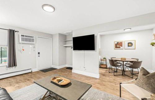 Luxury King Suite - Newly Renovated in Mt. Clemens - Foto 3