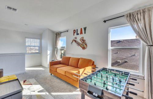 Stylish 4BR Family Home with Game Room and Backyard - Foto 41
