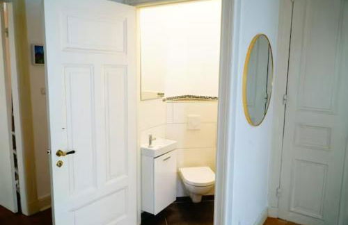 Großzügige 185m2-Altbauwohnung in Bestlage 7Zimmer-2Bäder-2Küchen-2WCs - Foto 27