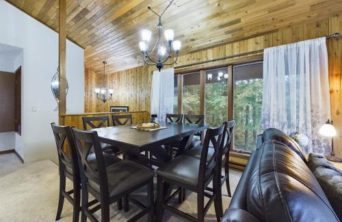 Updated Duplex with Mountain & Filtered Water View - Foto 40