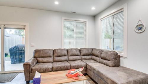 Westport Home with Hot Tub 2 Blocks to Beach! - Foto 4