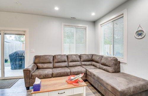 Westport Home with Hot Tub 2 Blocks to Beach! - Foto 4