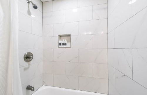 Comfy 5BR Holiday Home with Hot Tub, 10min from NGR Stadium - Foto 20