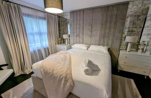 Spacious 2 bedroom house Sleeps 4 l On-Street Parking l The Cosy Corner Nationwide - Foto 2