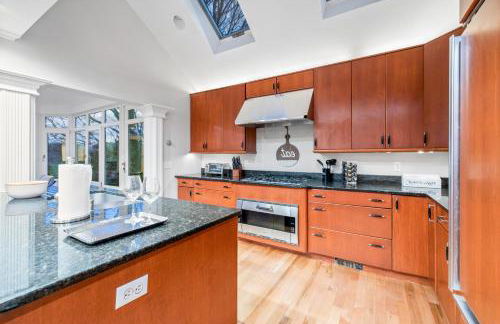 Huge Retreat w Alaska King, Pool & Jacuzzi Tub Indoor - Foto 51