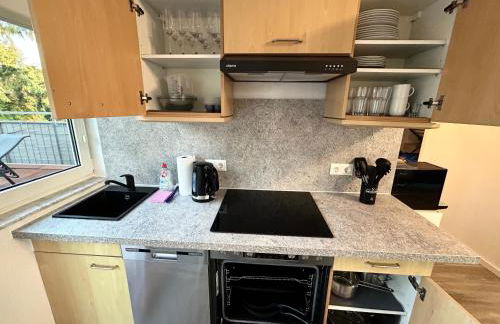 LGH-Moderne, ruhige Wohnung, Nähe zum Flughafen und Autobahn, 24h-self-check-in, vollausgestattet, DisneyPlus, Waschmaschine - Foto 10