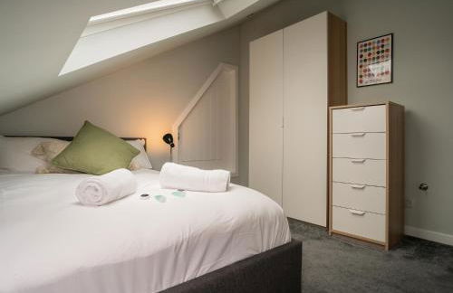 2BD Loft Style Apt - Edinburgh - Free Parking - Pass the Keys - Foto 35