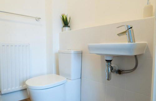 Lysander House - Modern, 4-Bed House, near Alton Towers - Foto 27