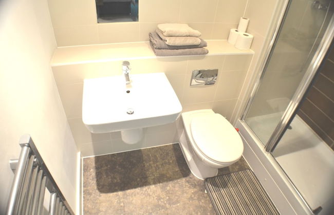 360 Serviced Accommodations - Brentwood 2 Bedroom Executive Apartment With Secure Parking - Foto 8