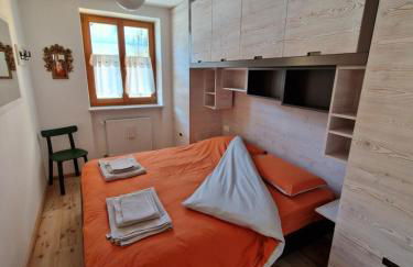 Ampio appartamento su 2 livelli con garage coperto - Foto 8